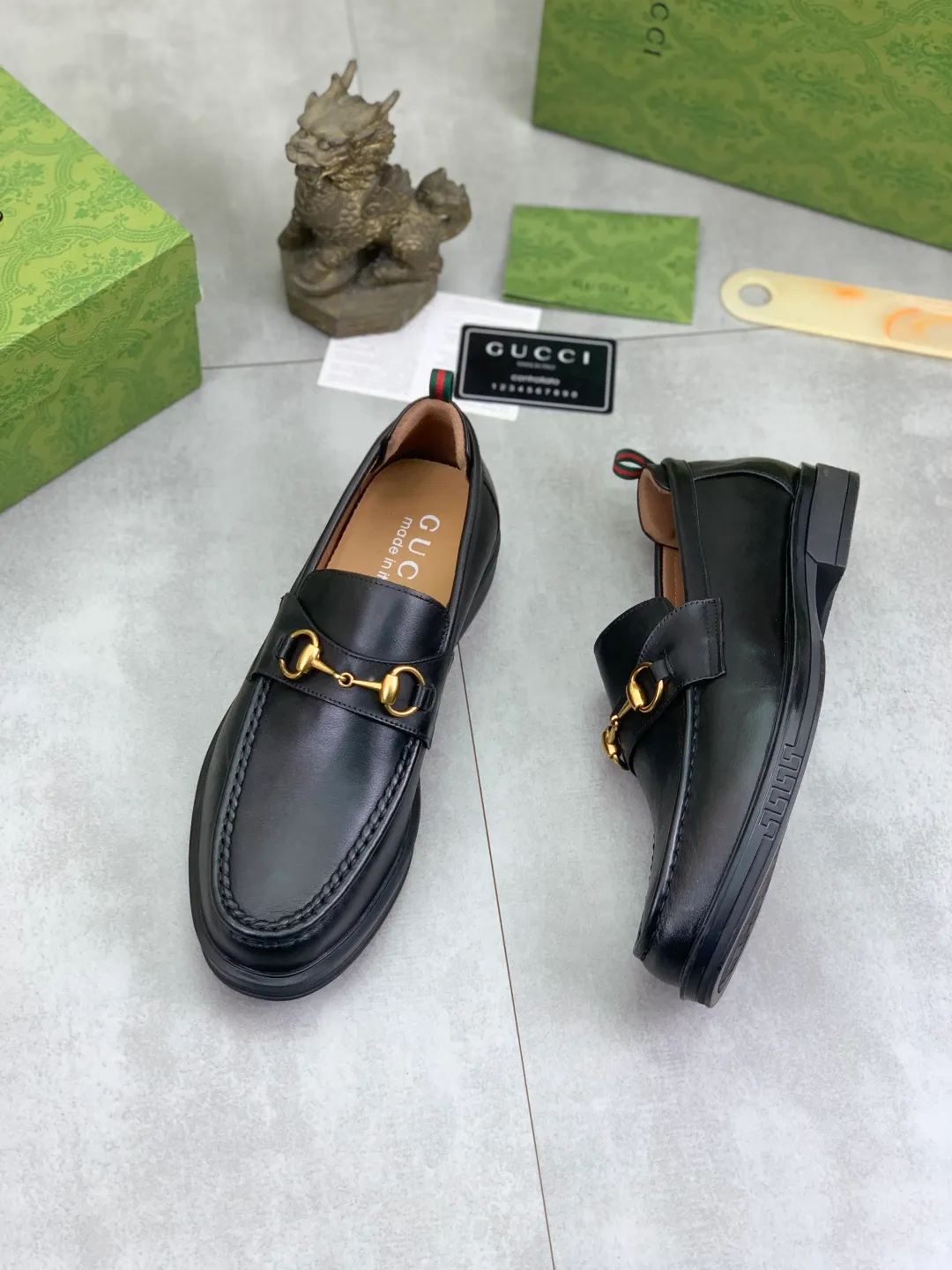 Men's shoes💰P500💰【New model, soft and comfortable Gucci classic business leather shoes hot selection (Gucci) official website latest Gucci 🎁 business leather shoes, hot style 💥 simple and elegant style, exclusive for trendy men. Unique official website latest brand original double G embossed element 👑Gucci Original decoration, fashionable and generous, made of original calfskin ✅ fully imported first-layer pigskin lining, official website designated wear-resistant, rubber business outsole, real-life photos of classic models at the counter 🎬38-44 (customized for 45) 3⃣️ colors available